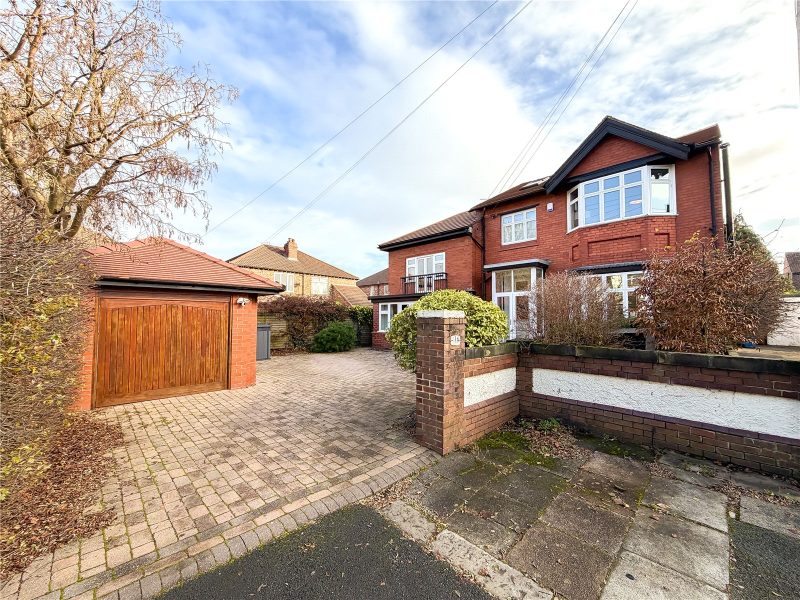 A Traditional Detached Family Home At The End Of An Exclusive Cul-de-Sac