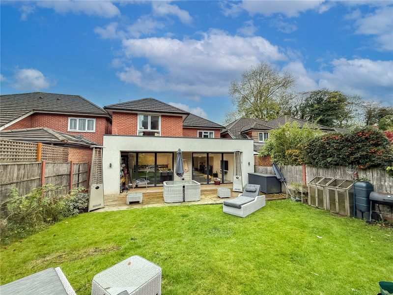 A Wonderful Modern Detached Family Home On A Sought After Cul-De-Sac