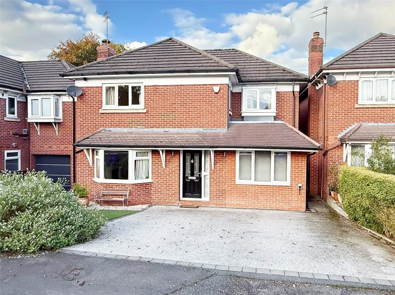 A Wonderful Modern Detached Family Home On A Sought After Cul-De-Sac