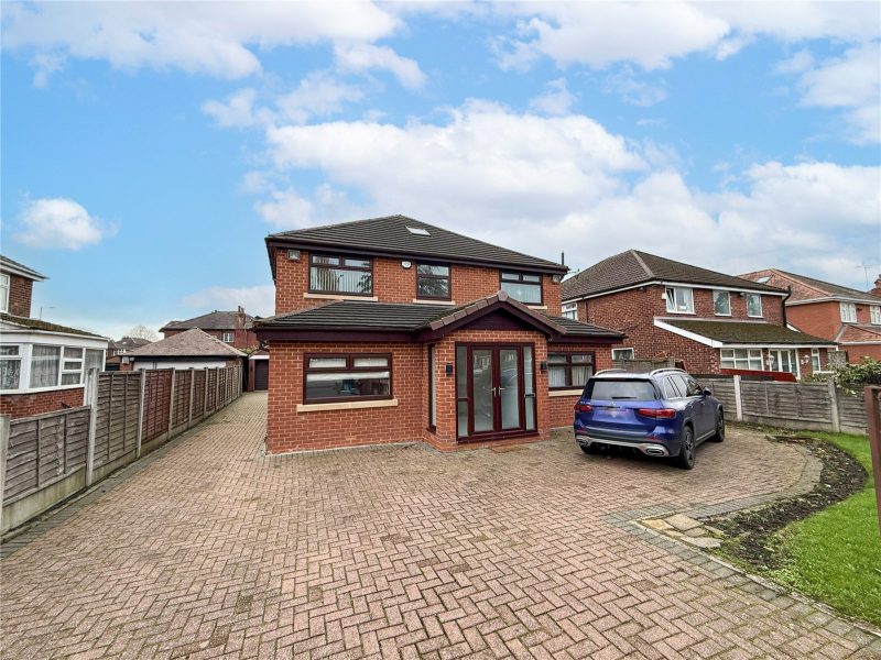 An Exceptional Detached Family Residence With No Onwards Chain