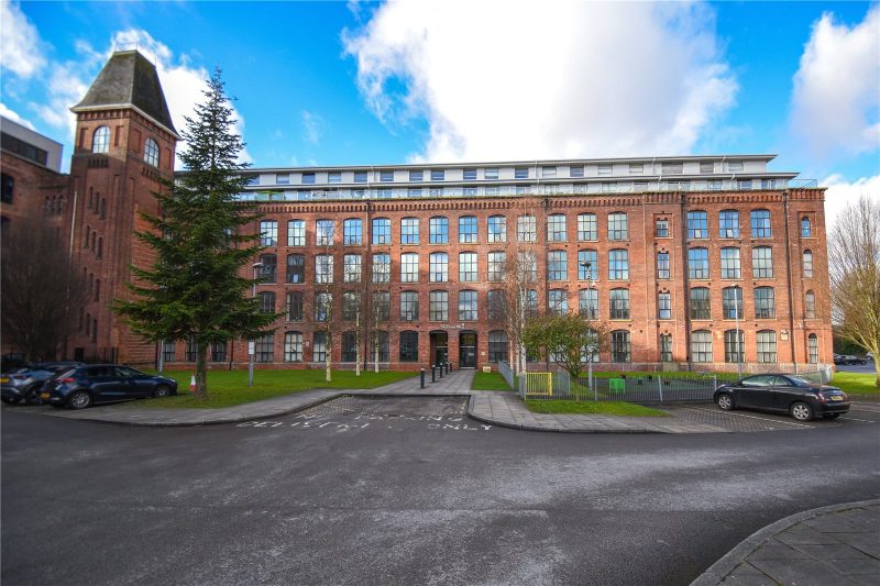 An impressive one bedroom duplex overlooking the golf course