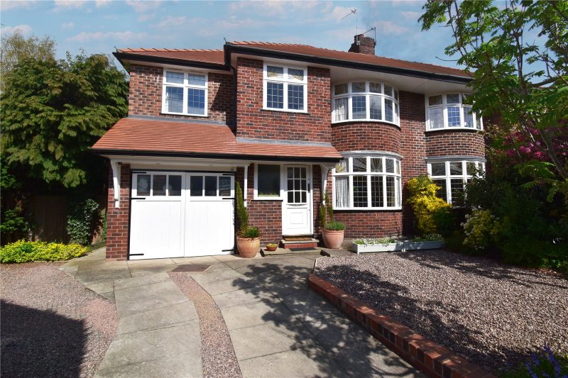 Beautifully Presented Four-Bedroom Family Home – An Ideal Family Home
