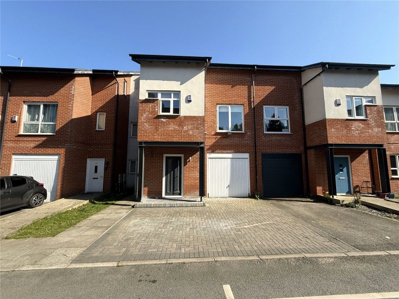 A Stylishly Presented Town House With South Easterly Facing Garden & Balcony