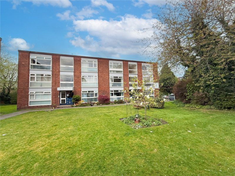 A Bright & Spacious Studio Apartment In Central West Didsbury