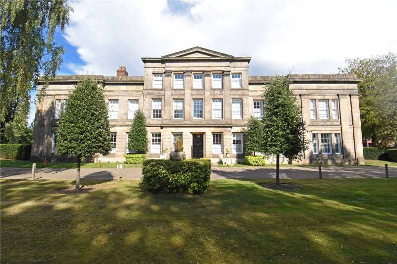 An Exceptional Three-Bedroom Triplex Apartment with Private Roof Terrace