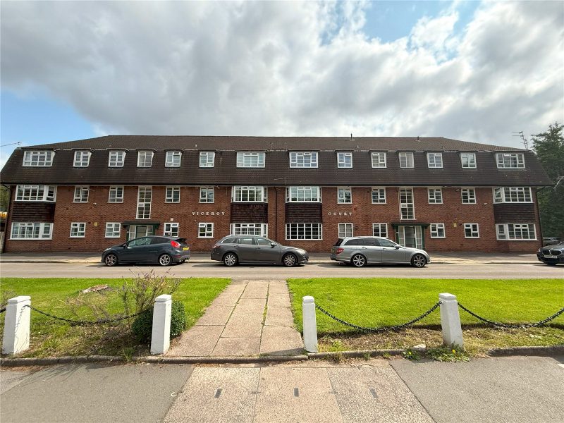 A Well Presented First Floor Apartment With Garage