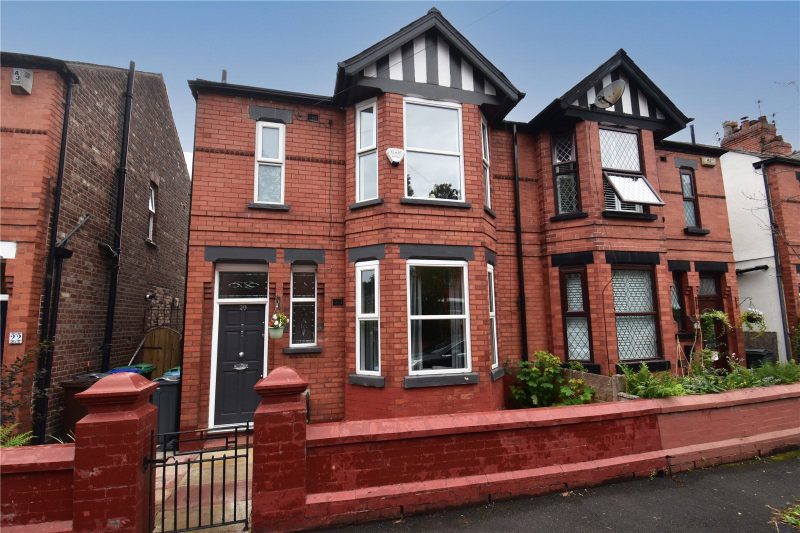 Elegant Period Home Backing Onto the Park – Offered with No Chain
