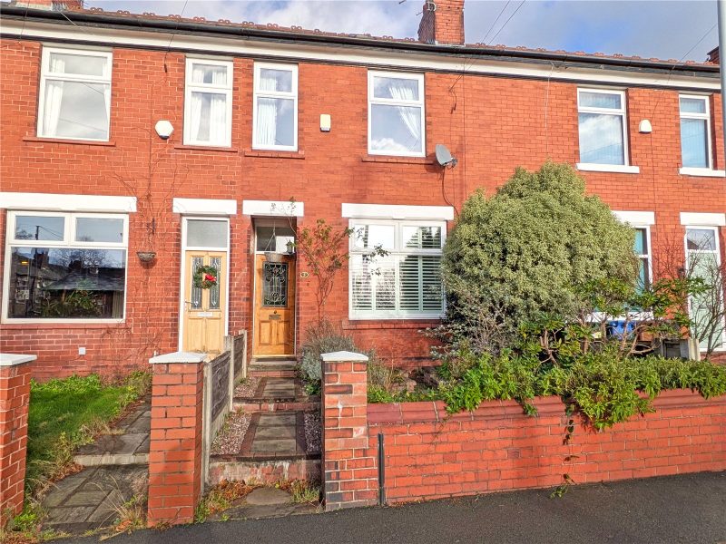 A beautifully presented two bedroom period mid-terrace superbly positioned close to Heaton Moor Village