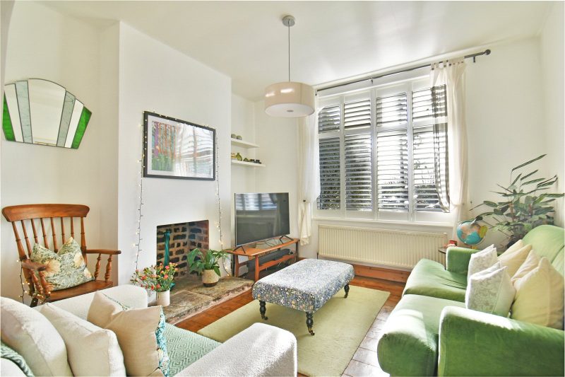 A beautifully presented two bedroom period mid-terrace superbly positioned close to Heaton Moor Village