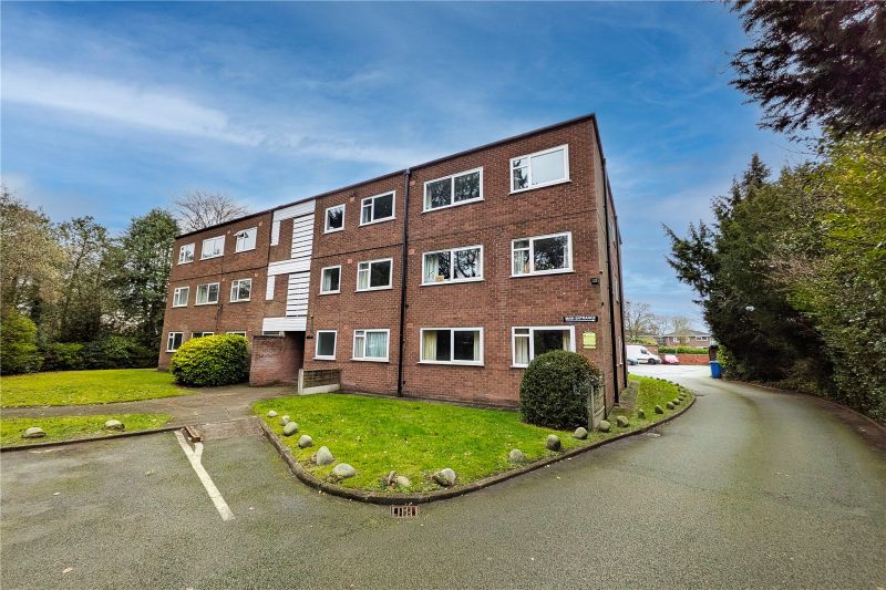 Immaculately presented first-floor apartment in a well-connected residential setting