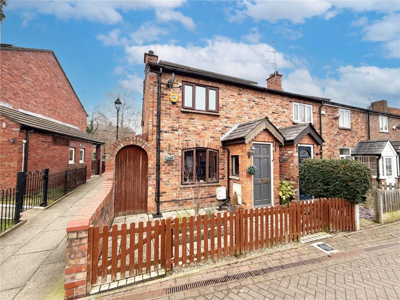 A Charming Cottage In The Heart Of Didsbury Village With Off Road Parking