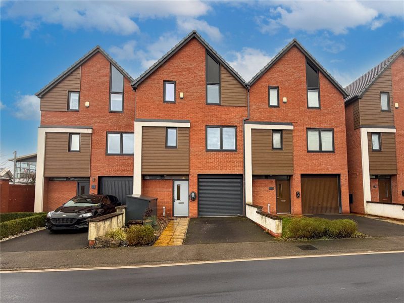 A Superb Modern Townhouse On Exclusive Development