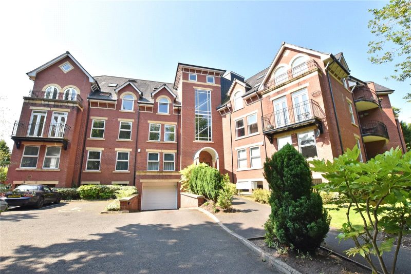 A Stylish Three Bedroom Apartment In Sought After Development
