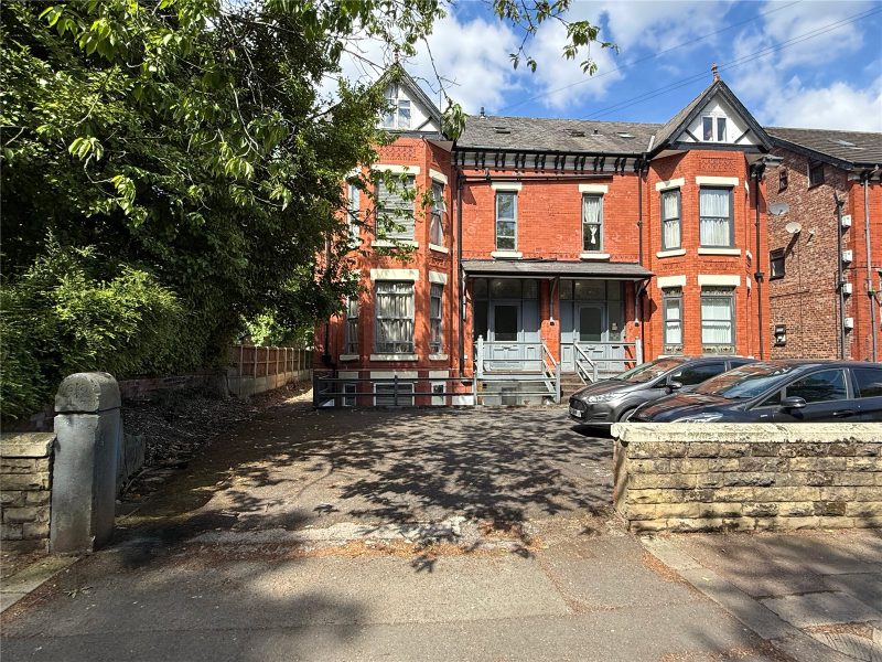 A Well-Proportioned Two Bedroom Ground Floor Apartment