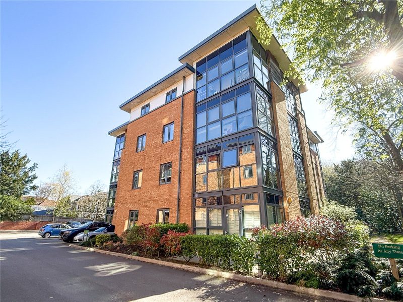 An Impressive Top Floor Apartment In Sought-After Development