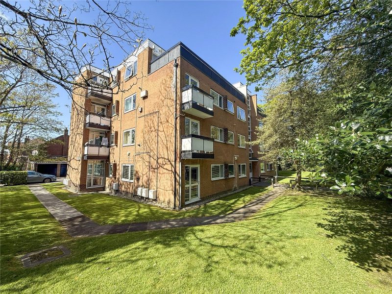 A Spacious Ground floor Apartment In Prime West Didsbury Location