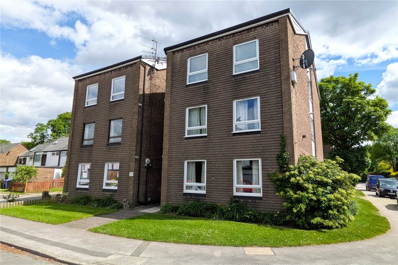 Spacious top floor apartment with garage, loft storage & no onward chain.