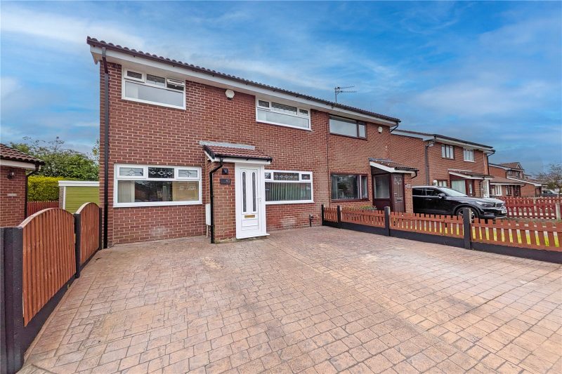 Impressive Extended Three Bedroom Family Home – No Onward Chain