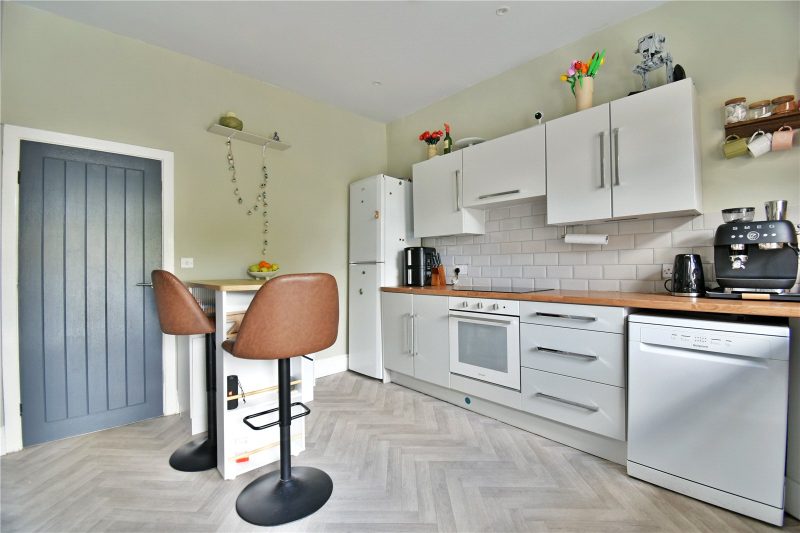 Stylish two bedroom terrace with stunning kitchen & bathroom suites.