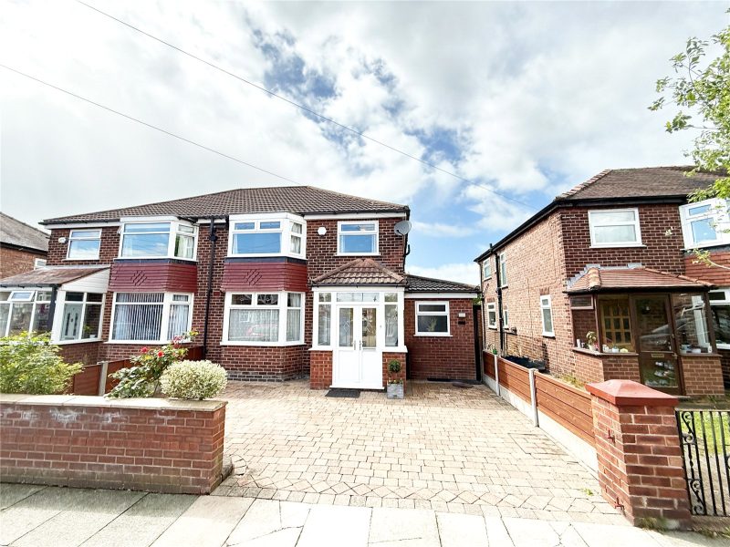An Impressive Extended Four Bedroom Family Home On Quiet-Cul-De-Sac